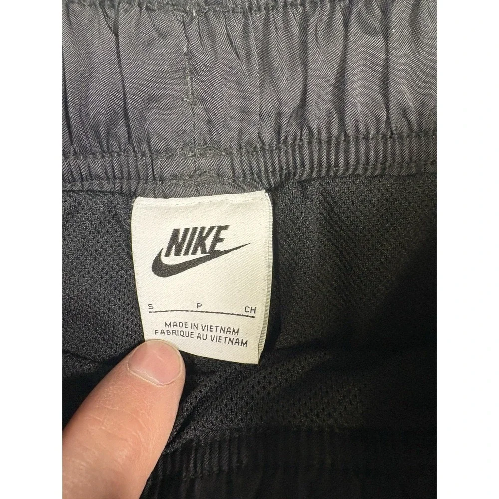 Nike Club Woven Flow Shorts Mens Small Black Athletics 1972 FZ0770-010 Swoosh